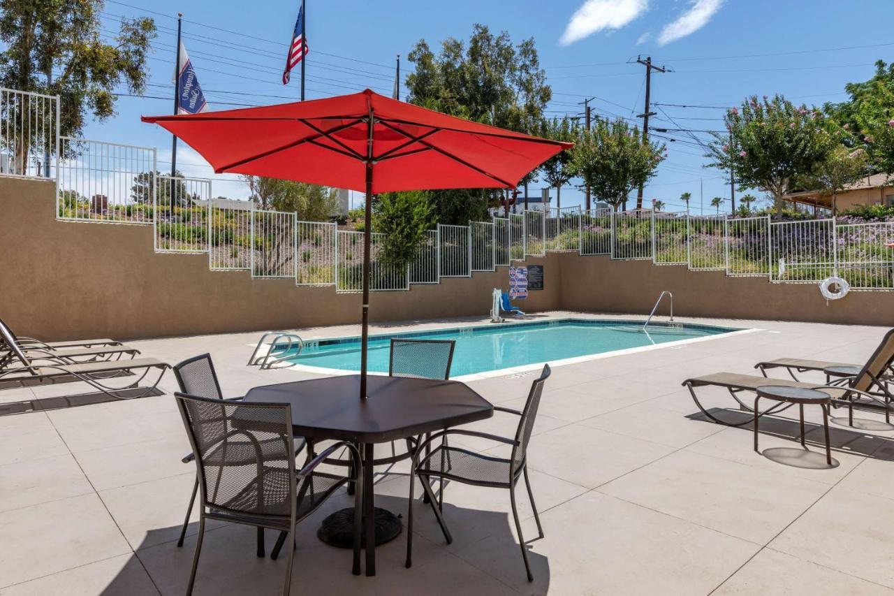 Hampton Inn Norco/Corona Экстерьер фото