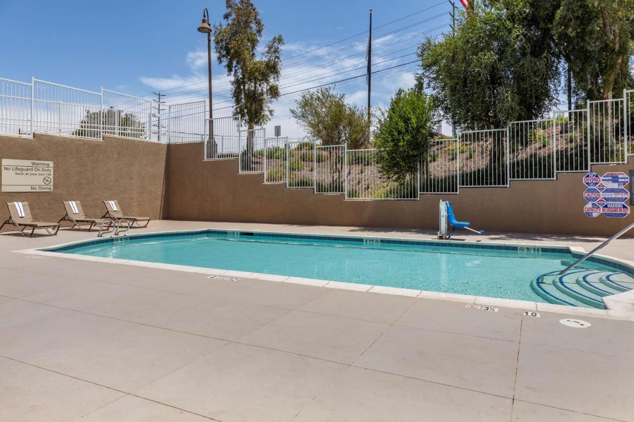 Hampton Inn Norco/Corona Экстерьер фото